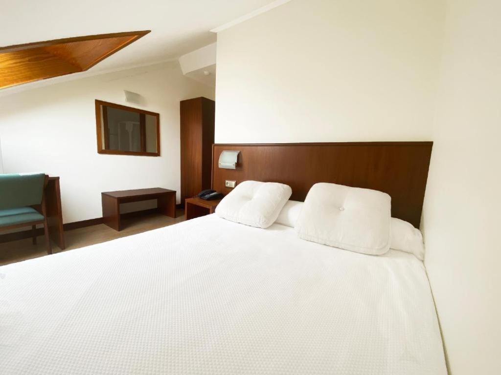 Hotel Entrerobles Sabaris Kültér fotó